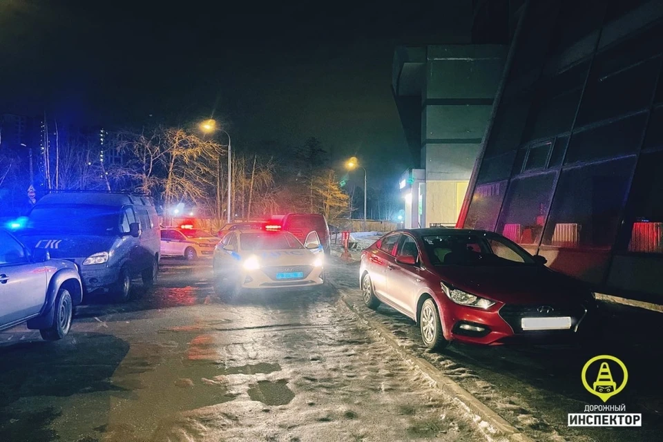 Пьяный водитель протащил инспектора ДПС на капоте автомобиля в Петербурге ФОТО: vk.com/dorinspb