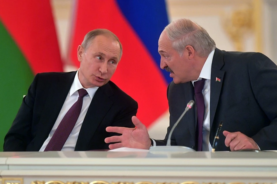 Путин и Лукашенко осмотрели с вертолета ход строительства на космодроме "Восточный"