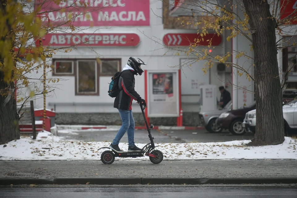 Любители прогулок на электросамокатах смогут свободно ездить на нижней террасе Лагерного Сада