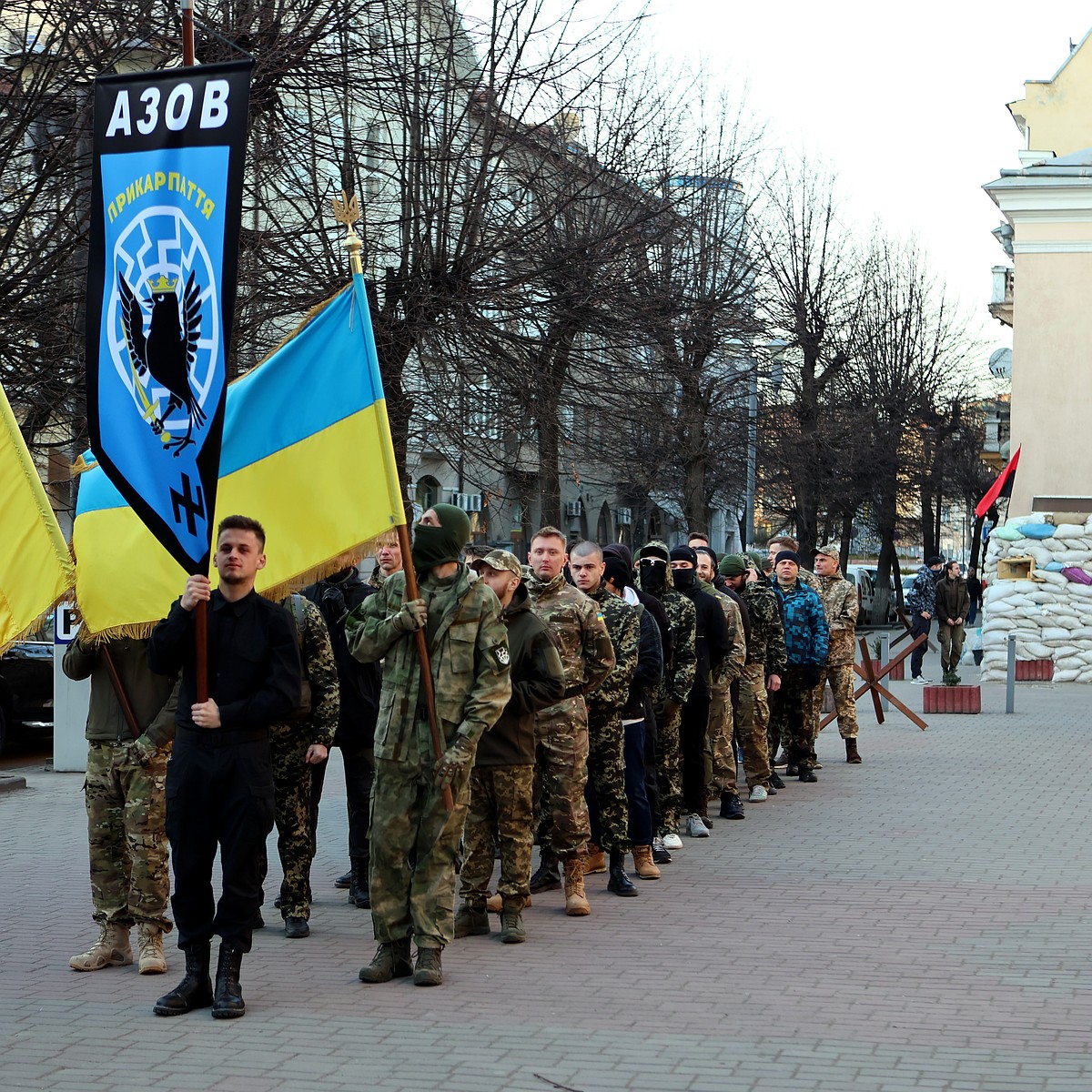 В Канаде узнали, что их инструкторы тренировали “крайне правых” на Украине  - KP.RU