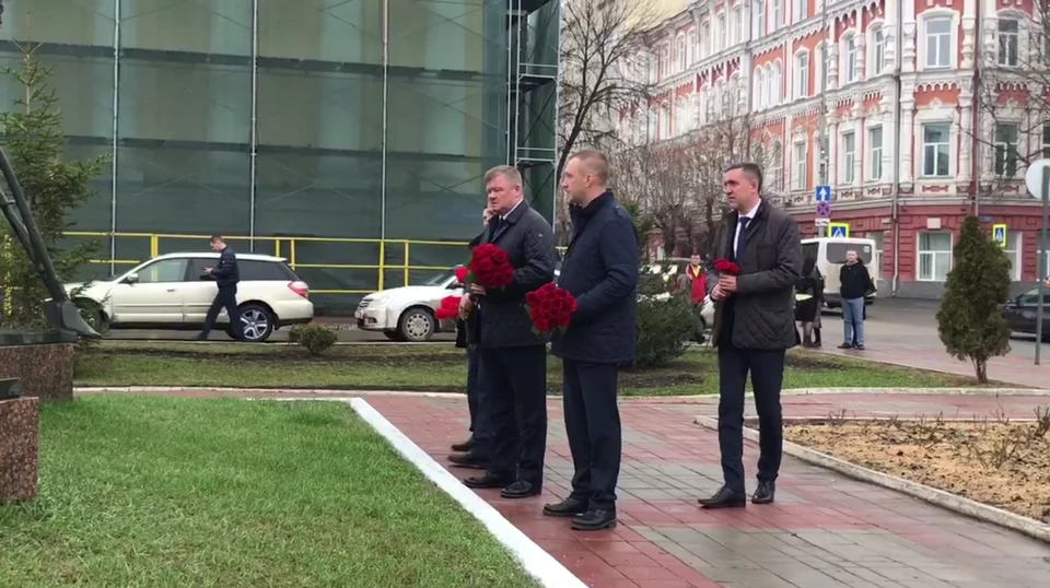 Мэр возложил цветы к памятнику Столыпина