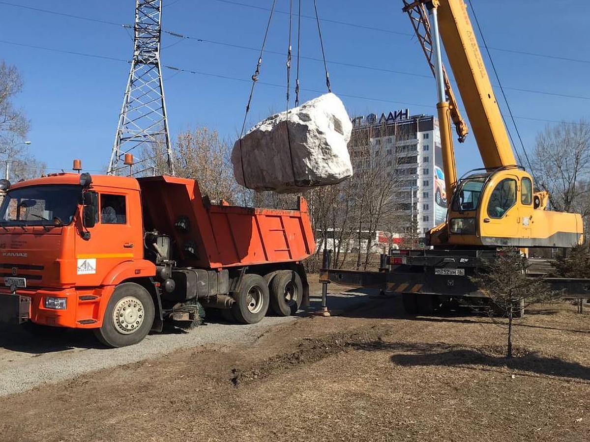 Началась подготовка площадки для установки стелы «Иркутск – город трудовой  доблести» - KP.RU