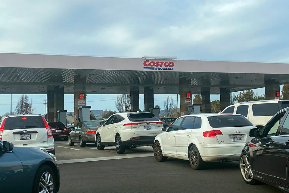 На заправках торговой сети Costco насосы отключаются при верхнем лимите в $100