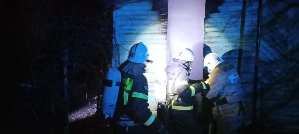 Пожар тушили 15 человек