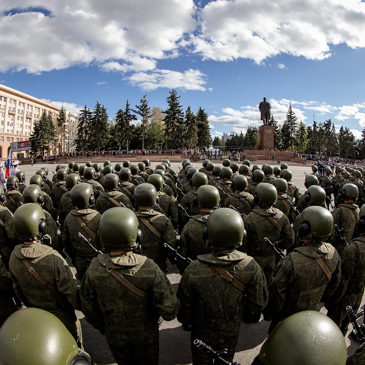 Генеральная репетиция парада Победы 9 мая 2024 года в Челябинске: когда  начнется и где посмотреть - KP.RU