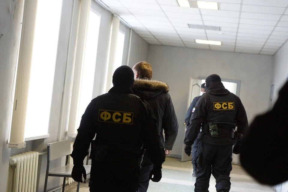 Сотрудники ФСБ проводили обыски в нескольких зданиях одновременно