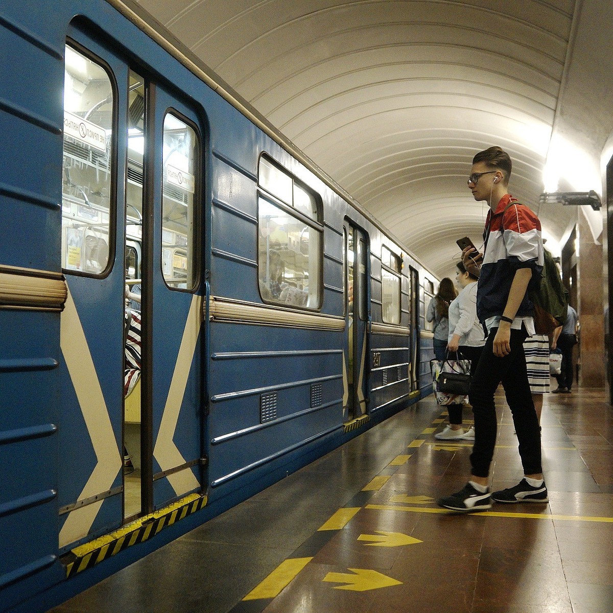 В метро Екатеринбурга поезда не ходили из-за технической неисправности -  KP.RU