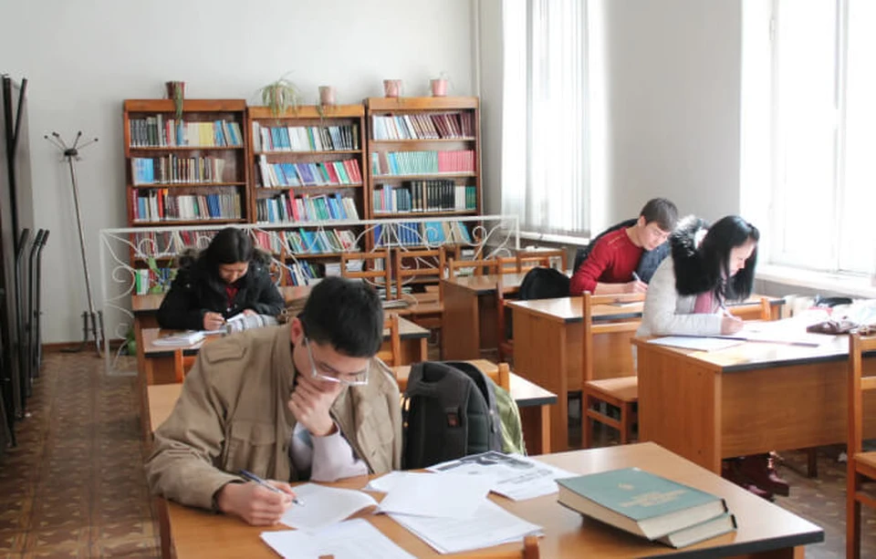 Для талантливых молодых ученых в возрасте до 35 лет включительно ежегодно предоставляется 50 государственных научных стипендий