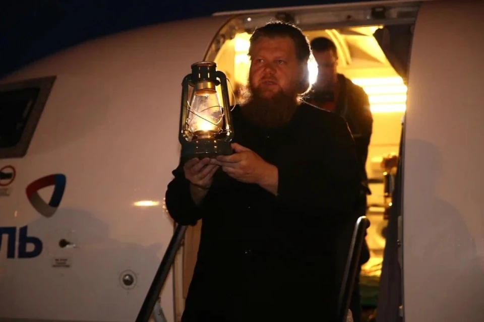 Благодатный огонь впервые за три года доставили напрямую из Иерусалима в столицу Урала. Фото: Фонд святой Екатерины