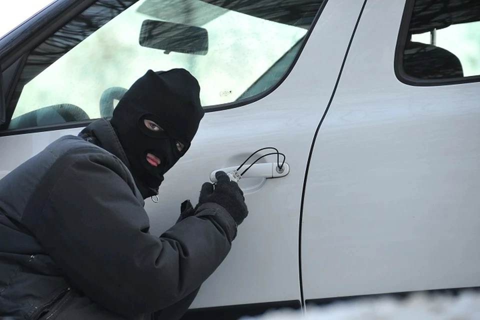 Угонщик вскрывал авто без сигнализации