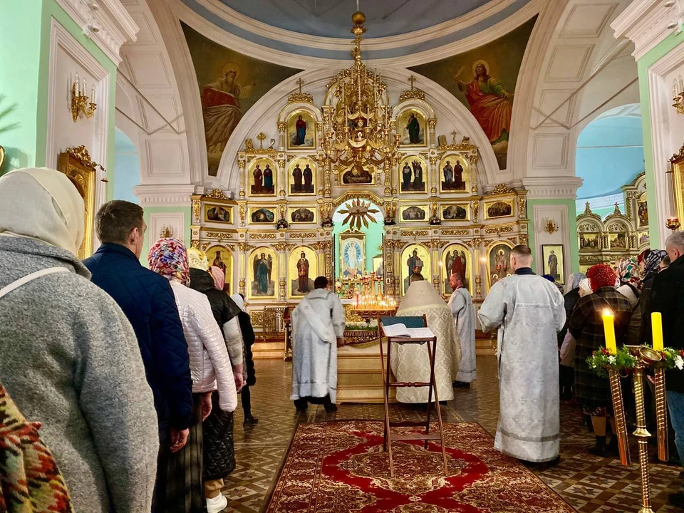 Беженцы также смогли посетить богослужения.