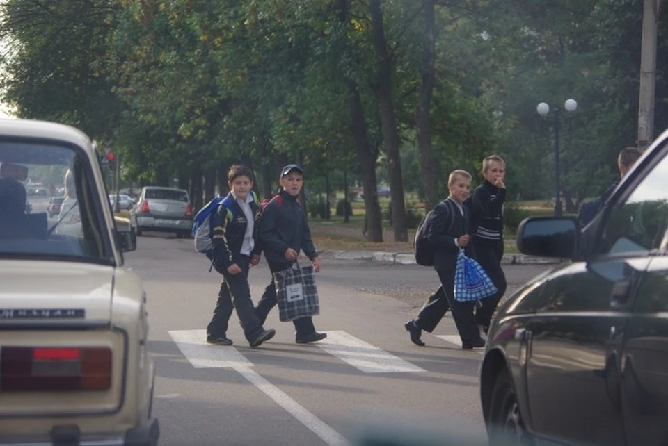 В Духовщинском районе администрацию обязали обеспечить безопасность дорог возле школы.