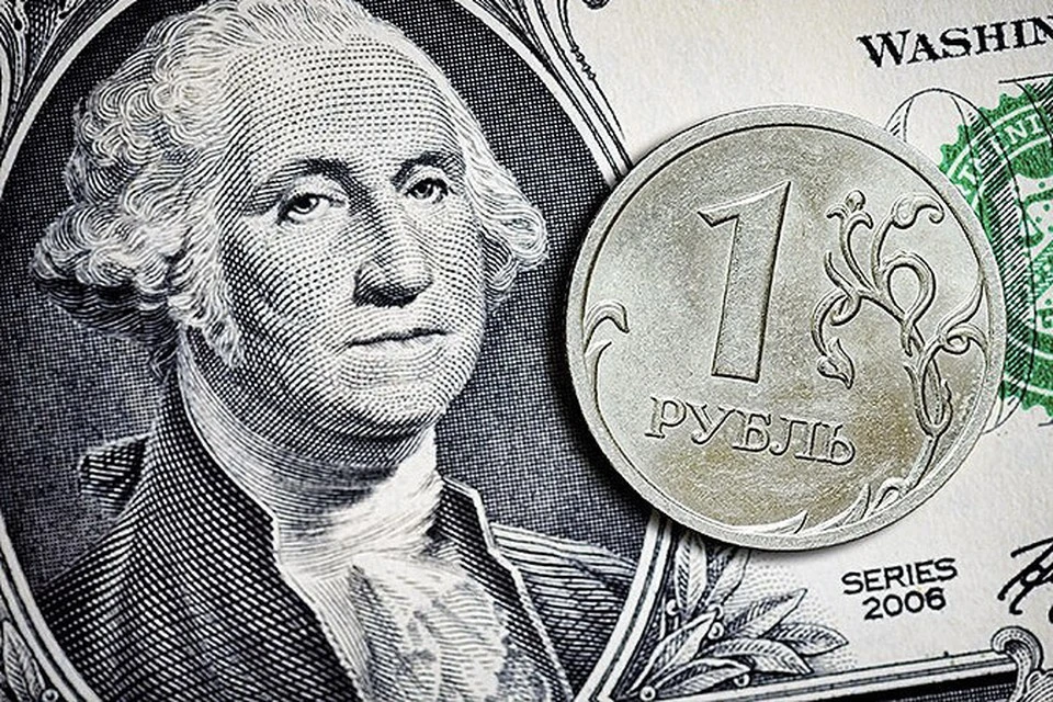Курс евро упал до 77 рублей впервые с июня 2020 года
