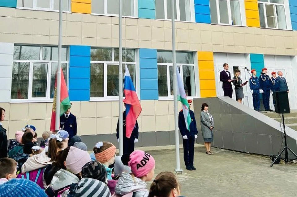 С 1 сентября во всех школах Липецкой области будут поднимать флаг и исполнять гимн