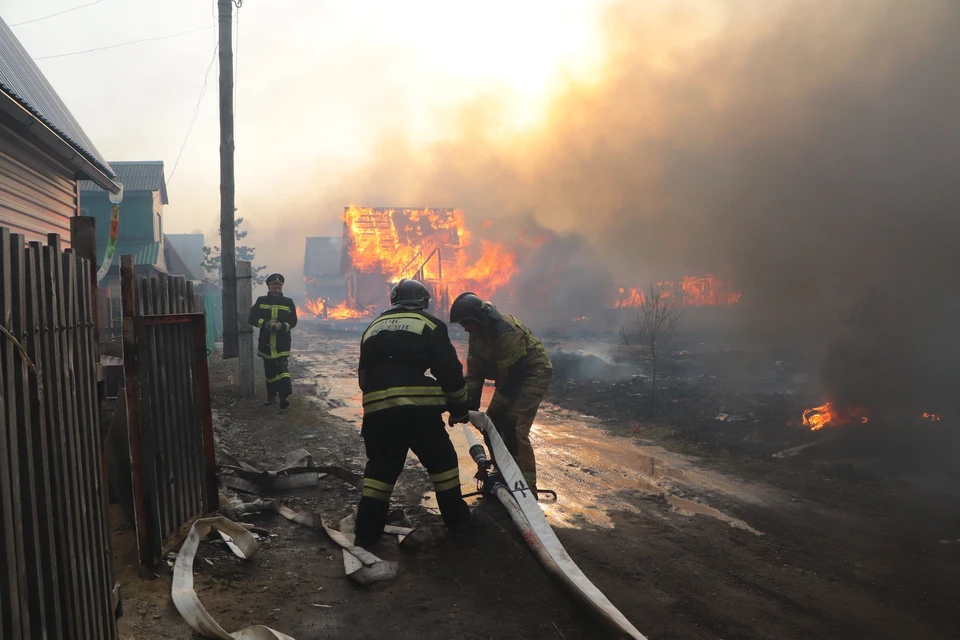 Пожары в Кургане не утихают уже несколько дней. Фото: ГУ МЧС по Курганской области