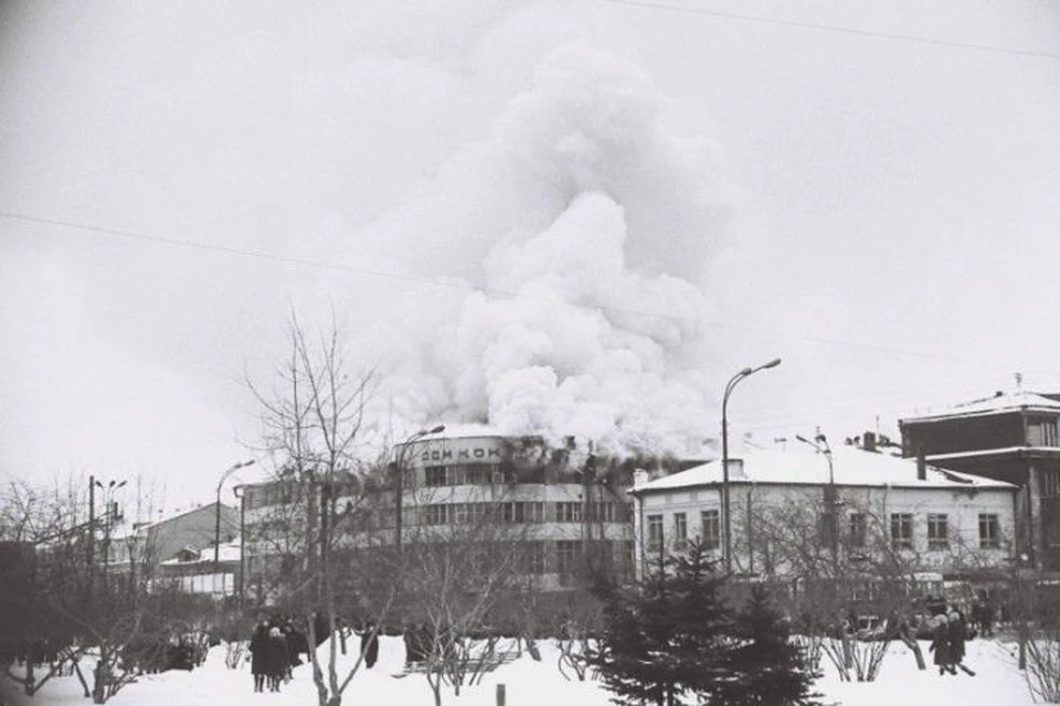 Пожар в Доме контор в 1974 году. Фото: «Обычный Свердловск», vk.com/o_sverdlovsk
