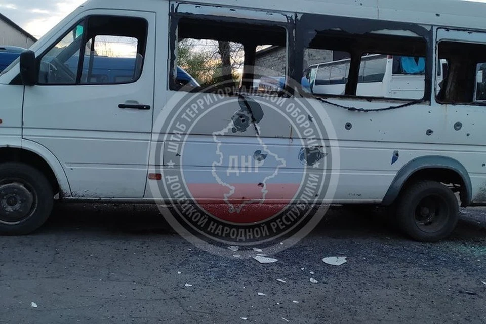 В Снежном получили повреждения около 40 автобусов, в том числе большие для поездок в Россию. Фото: Штаб ТО ДНР