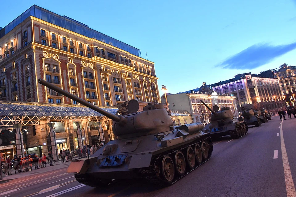 В Москве полным ходом идут репетиции ежегодного Парада Победы.