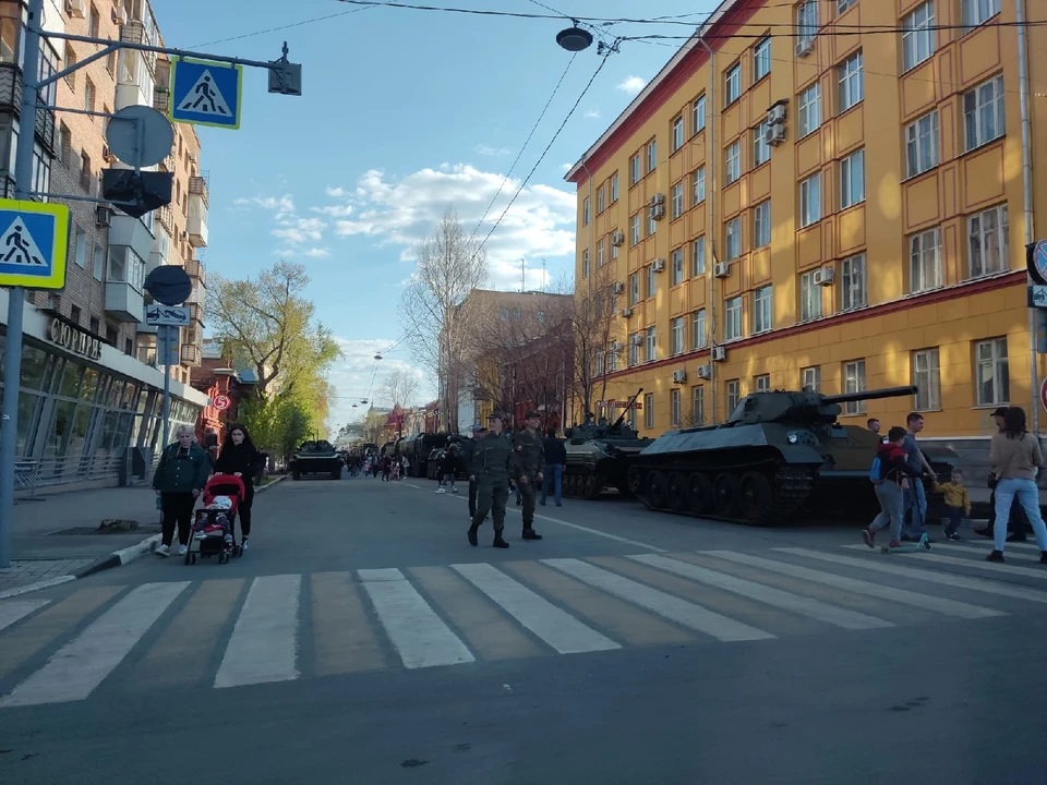 Военную технику заметили на центральных улицах Самары