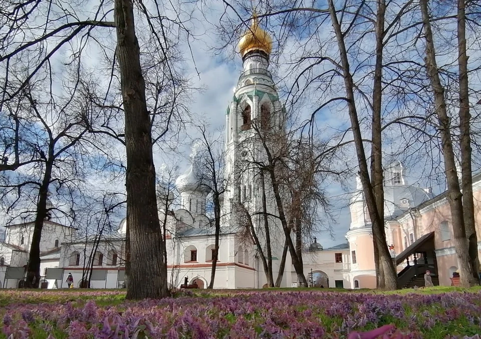 С колокольни можно рассмотреть весь центр города: вид - замечательный!