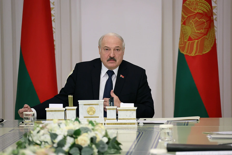 Лукашенко считает, что выбор Россией оружия в ходе спецоперации на Украине будет зависеть от действий НАТО.