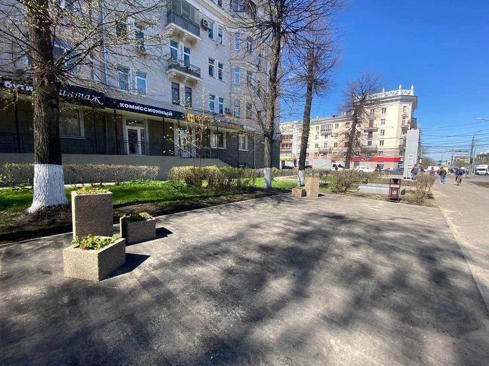 В Туле на месте аллеи фонтанов поставили прошлогодние гранитные вазоны