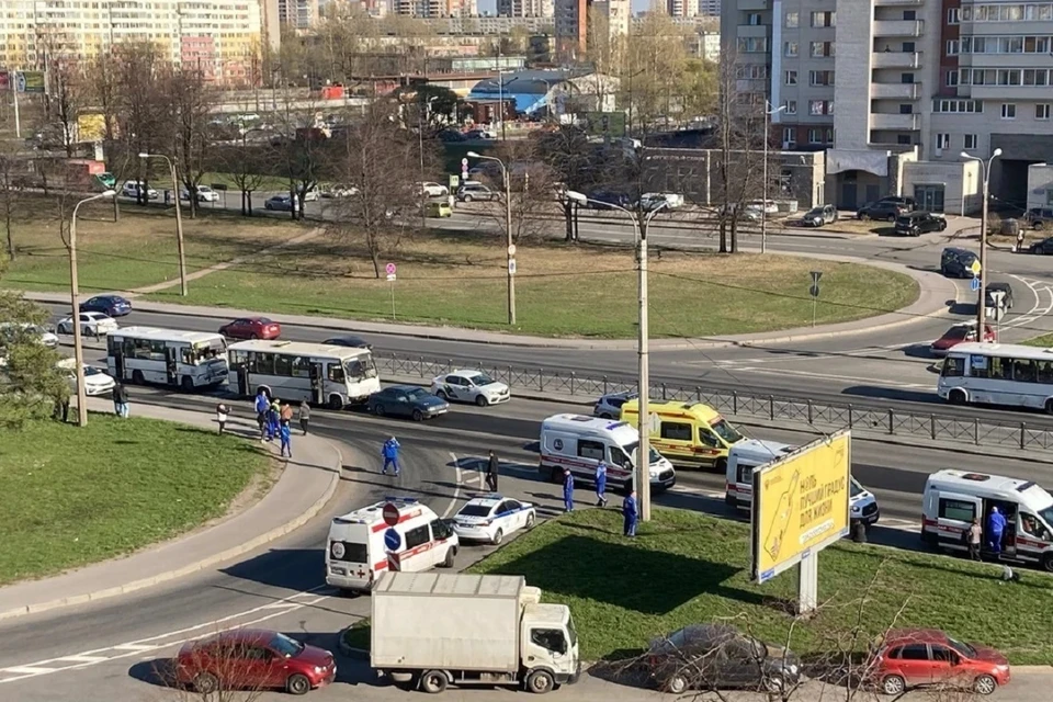 Прокуратура проведет проверку ДТП на улице Типанова Фото: vk.com/spb_today