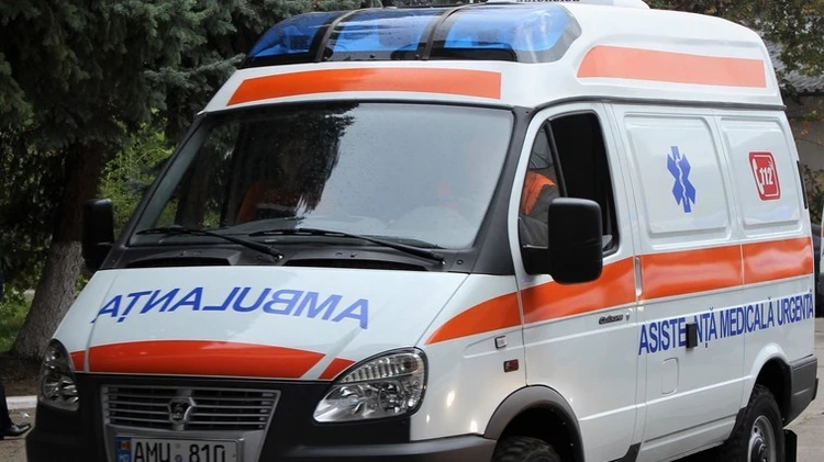 В Кишиневе водитель сбил во дворе пожилую женщину