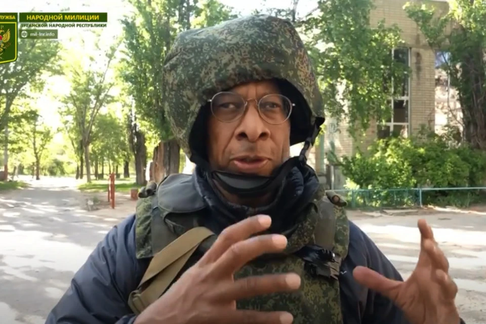 Джон Паркер не мог скрыть эмоций после увиденного и услышанного в Рубежном. Фото: НМ ЛНР
