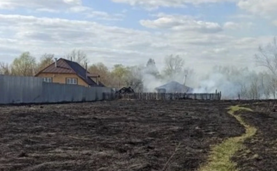 Садовый дом сгорел в Арзамасе Нижегородской области 8 мая Фото: ГУ МЧС России по Нижегородской области