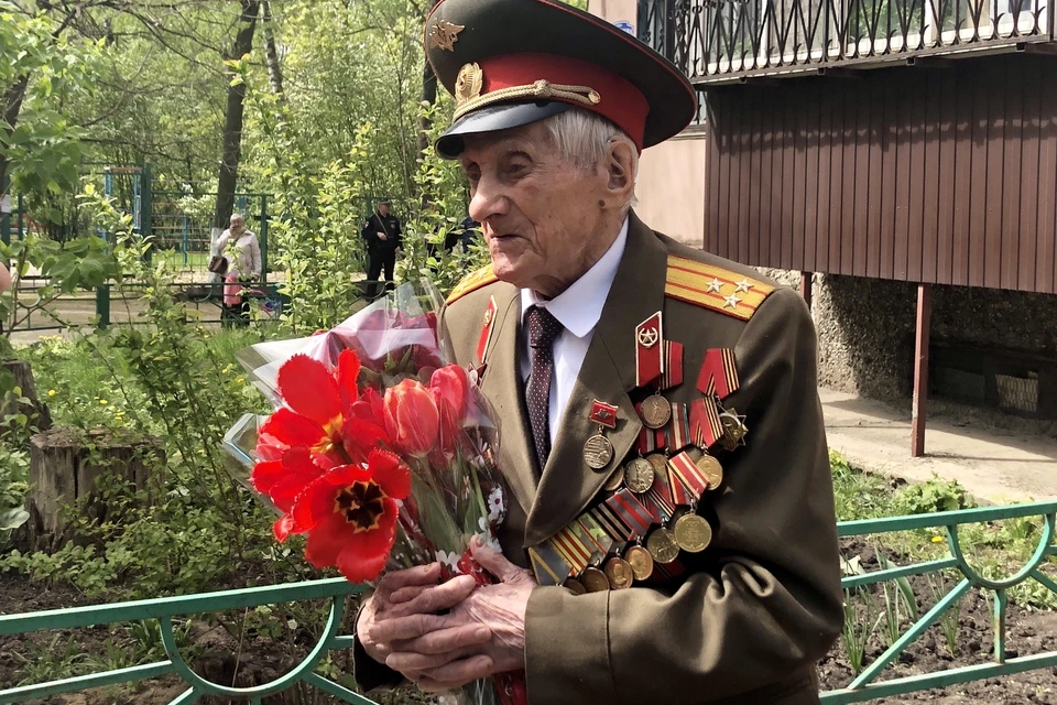 В Липецке с Днем Великой Победы поздравили 101-летнего ветерана Андрея Самсонова