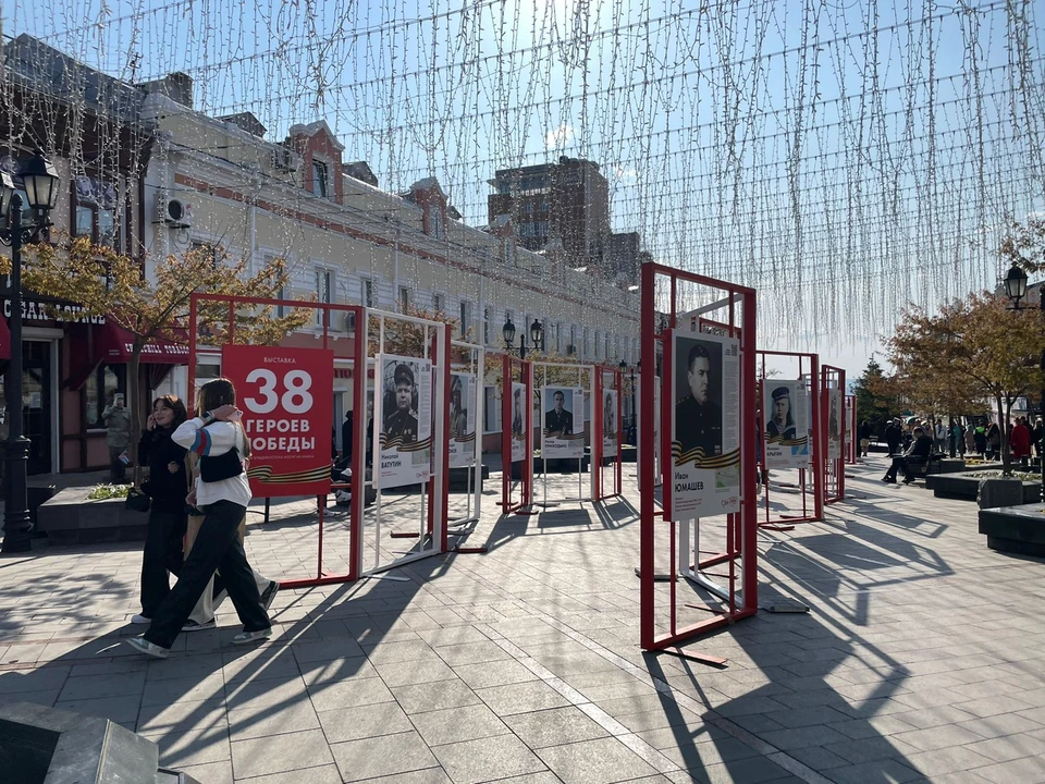 Основная выставка развернулась на Адмирала Фокина.