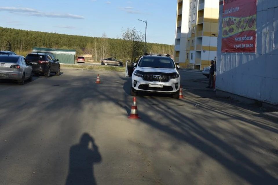 Ребенка доставили на скорой в больницу. Фото: УГИБДД по Свердловской области