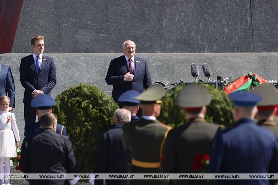 Александр Лукашенко выступил у Монумента Победы. Фото: БелТА