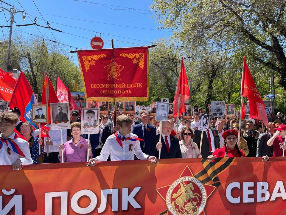 "Бессмертный Полк" в Севастополе 9 мая, улица Ленина. ФОТО: РИА8Z