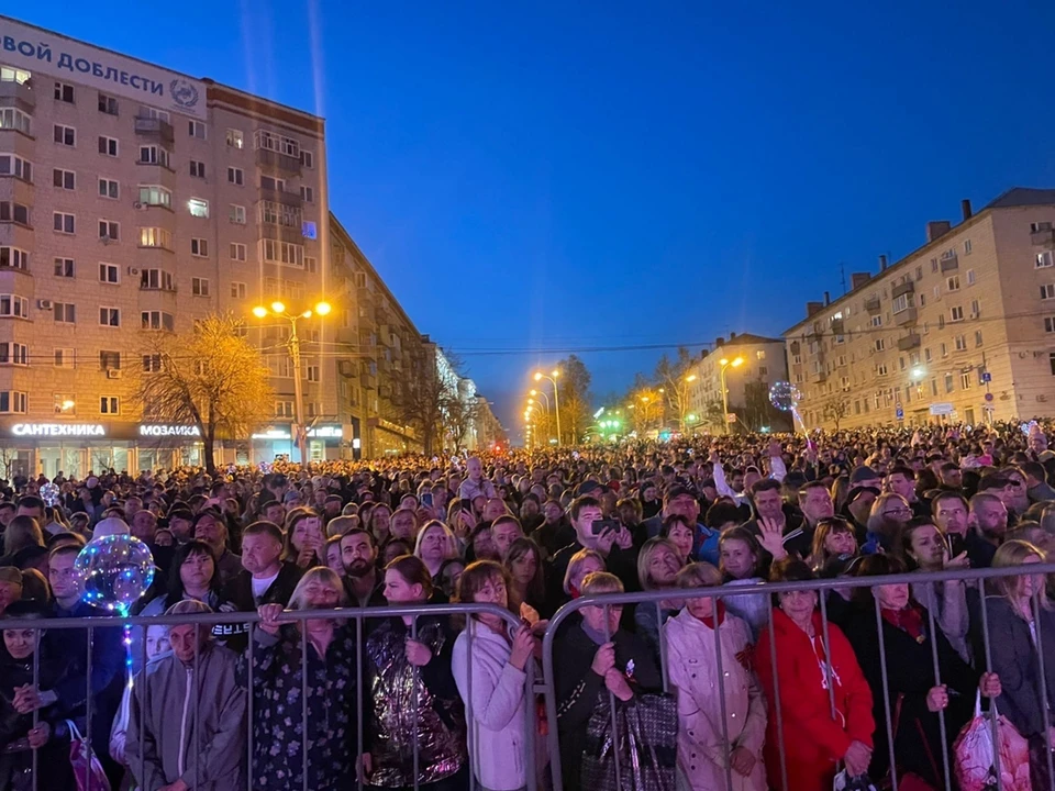 30 000 ульяновцев посетили праздничный концерт на площади 30-летия по случаю Дня Победы
