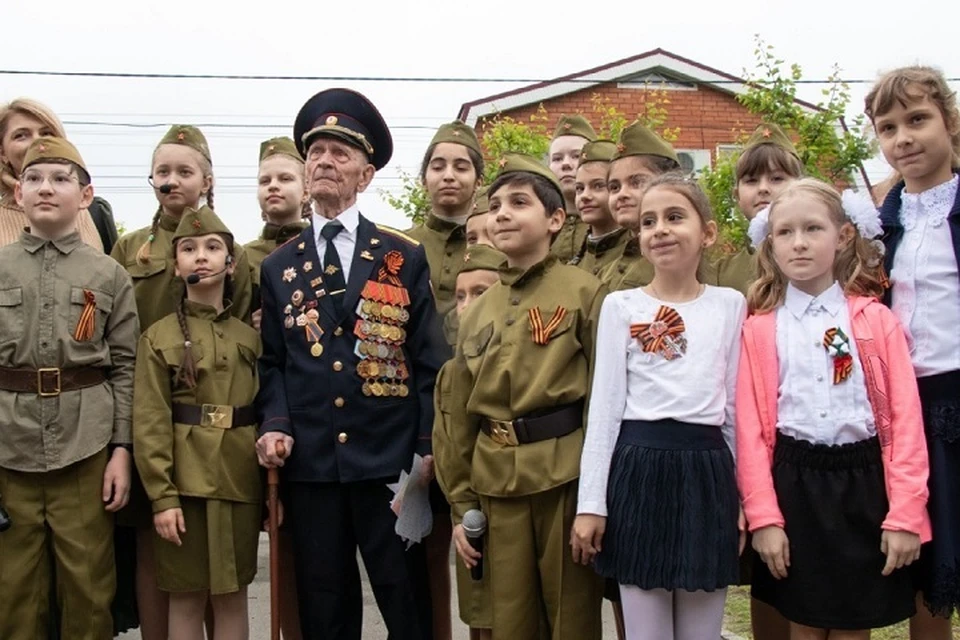 Персональные мини-парады провели во всех муниципалитетах региона. Фото: сайт правительства РО