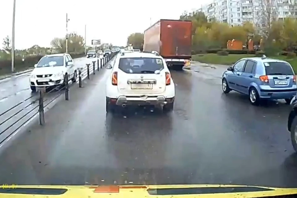 Не пропускавшая машину скорой помощи рязанка заплатит штраф, сообщает ГИБДД.