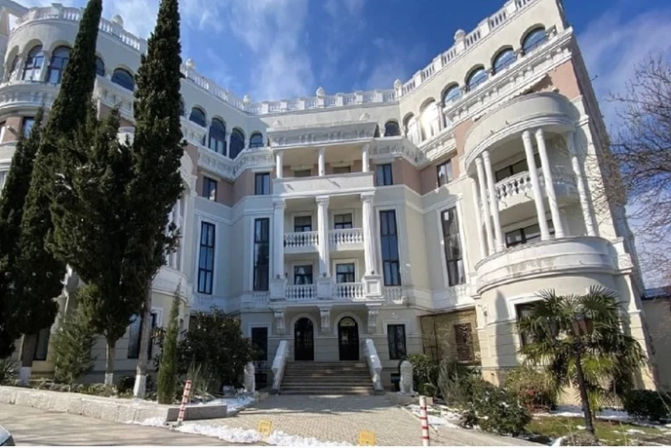Элитный жилой комплекс в Ливадии, в котором расположена квартира президента Украины.