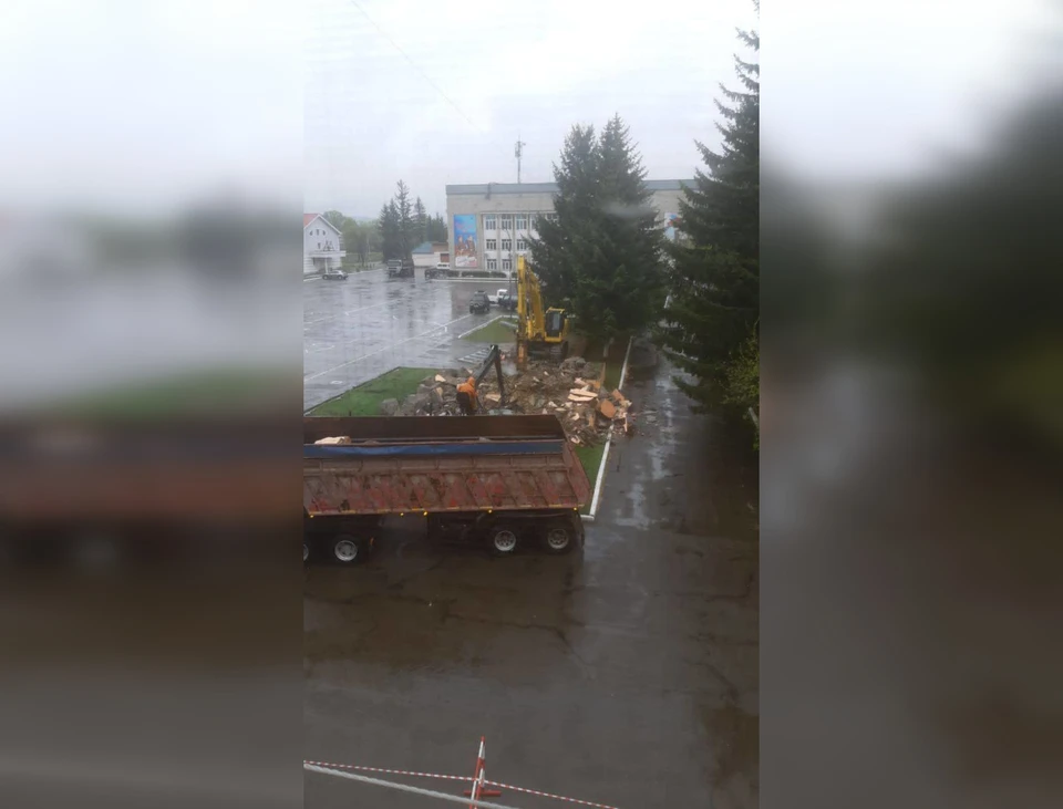Памятник демонтировали ночью. Фото: Telegram-канал Torprim