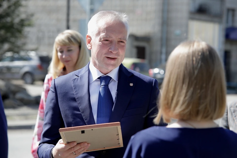 Как отметил сам врио главы региона Владимир Мазур, программа предоставления жилья детям-сиротам – на личном контроле Президента России.