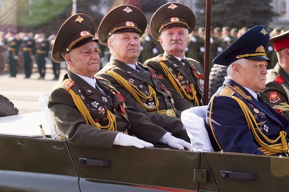 Центральным мероприятия празднования Дня Победы 9 мая стал военный парад в Екатеринбурге