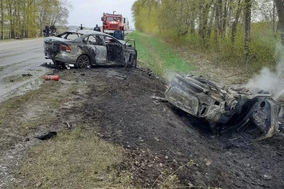 Спасателям приходилось доставать раненых и погибших из горящих машин. Фото: ГИБДД по РБ