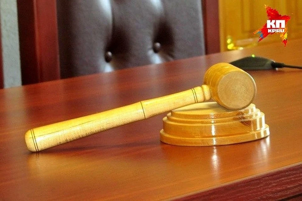 Суд отправил махинаторов-коммерсантов в колонию: отца на два года, сына - на полтора.
