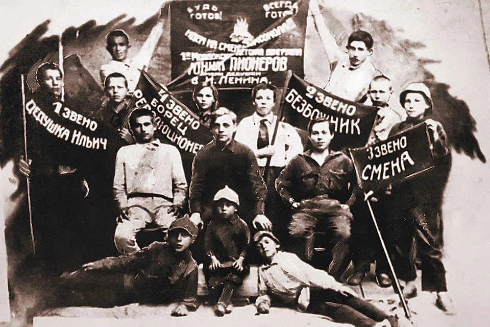 Снимок этого первого пионеротряда, созданного в Северной Осетии, в Моздоке, в июле 1922 года, «Комсомольская правда» нашла и опубликовала 50 лет назад.