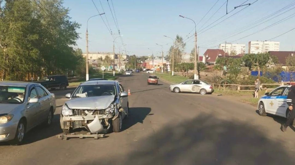 Пьяный водитель «УАЗ Пикап» врезался во встречный автомобиль Toyota RAV4 в Братске
