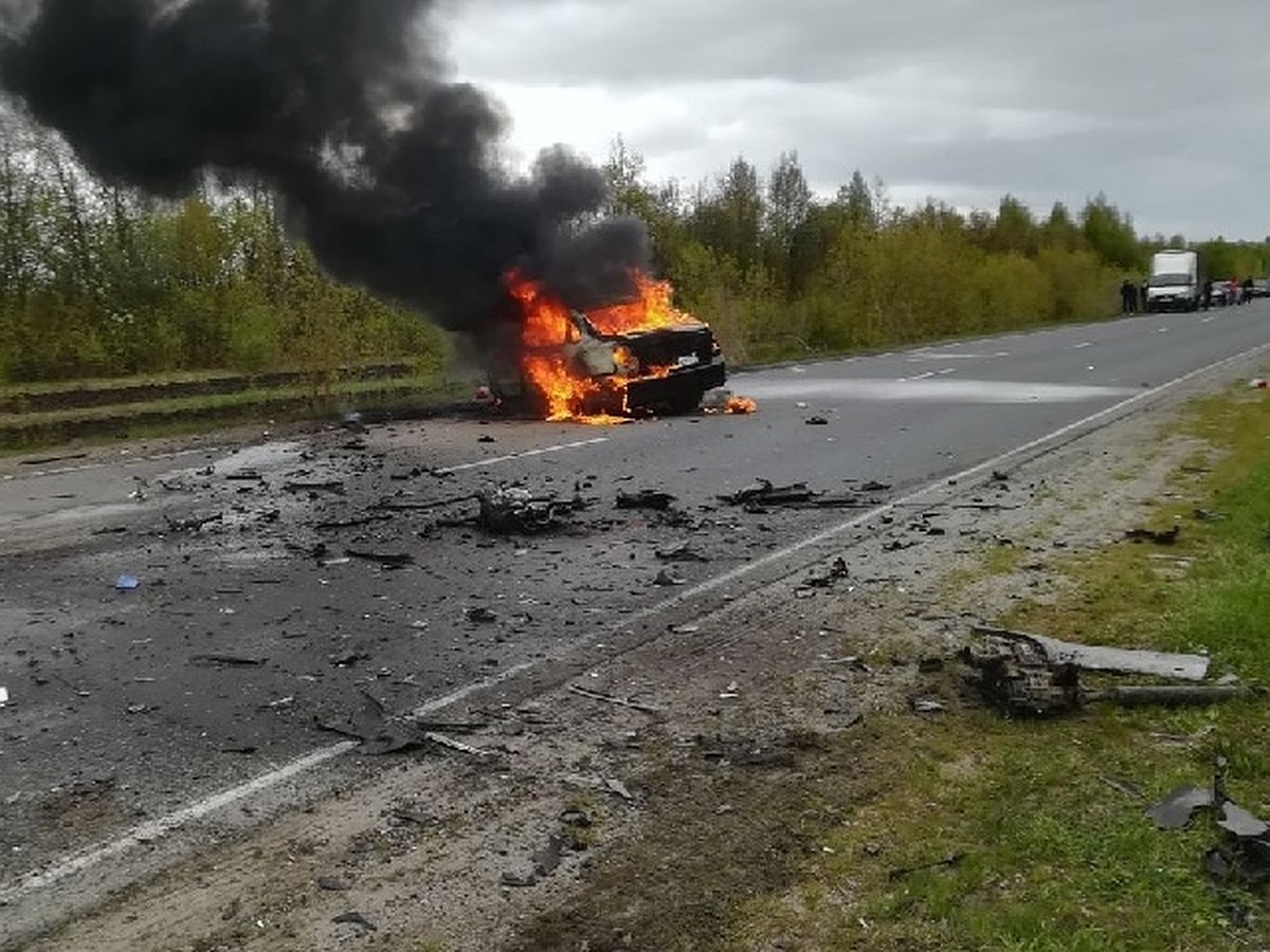 В Чувашии после ДТП загорелась иномарка, один человек погиб и трое  пострадали - KP.RU