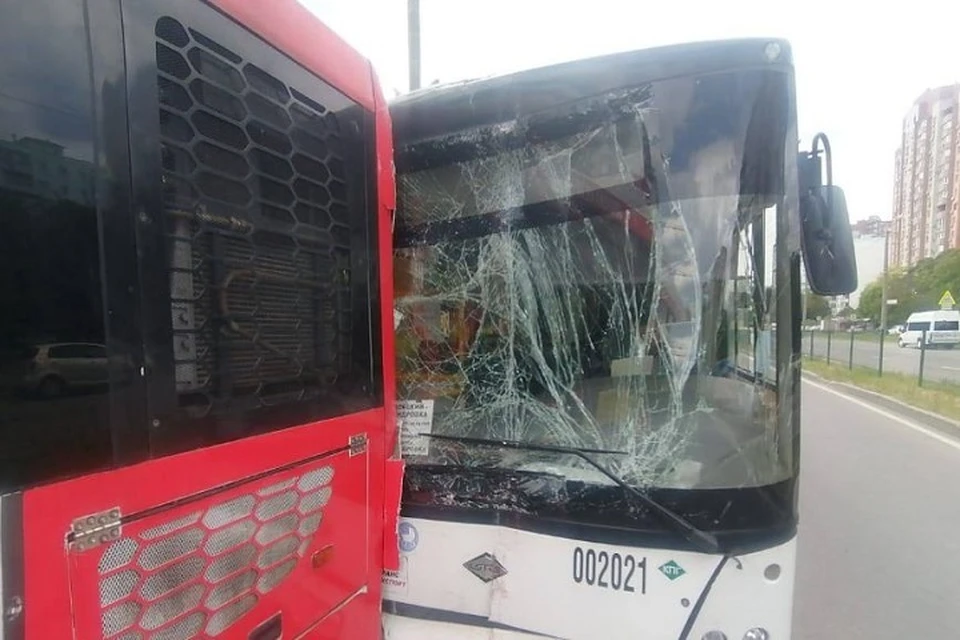 В аварию попали автобусы Lotos-206 и «Нефаз». Фото: отдел пропаганды УГИБДД