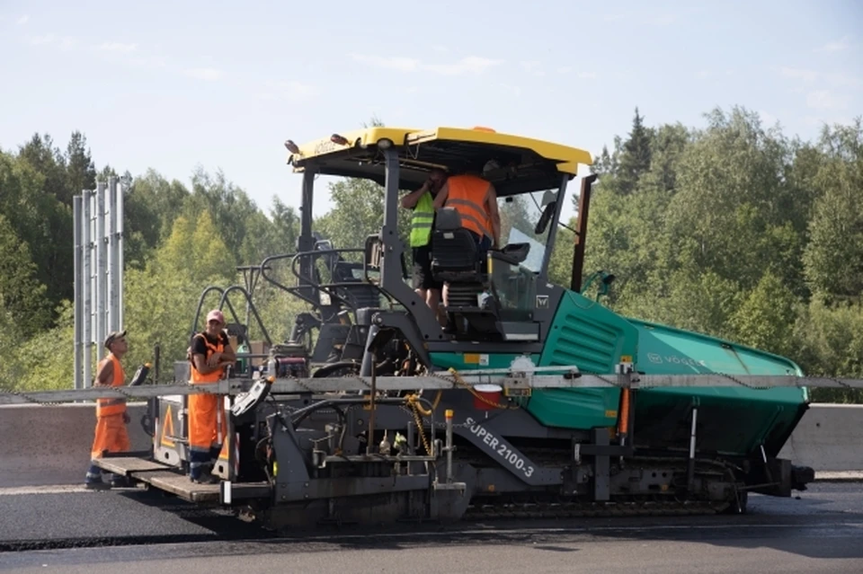 В Ростове продолжается ямочный ремонт дорог.