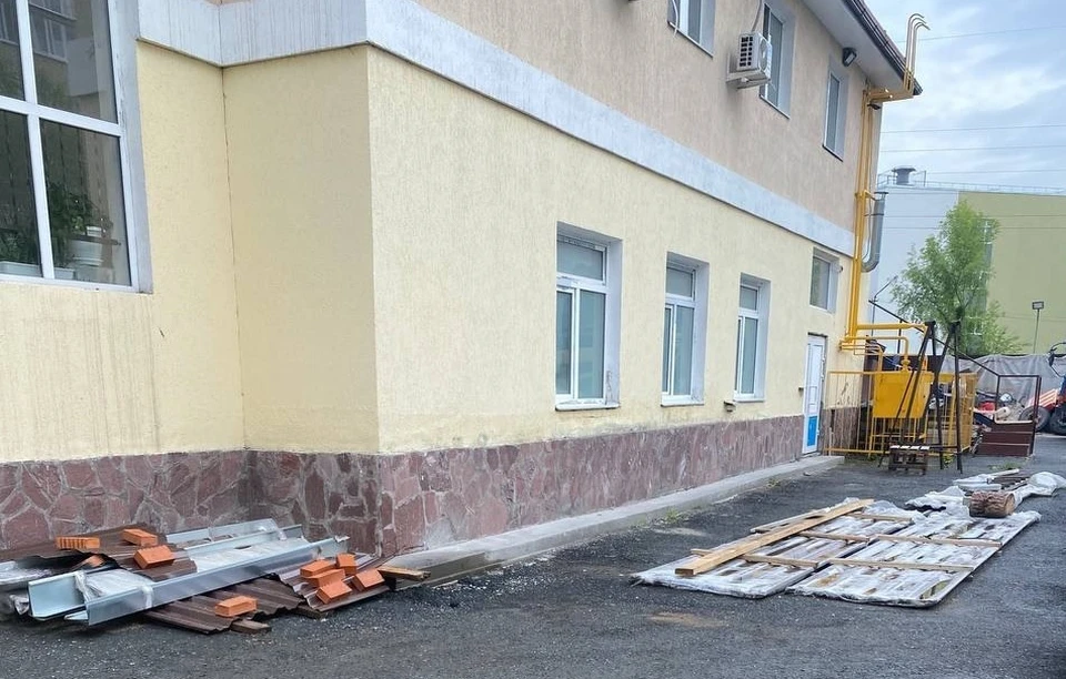 В Тюмени погиб мужчина, сорвавшись с крыши бани.